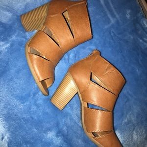 Brown wedges w/ zipper on back
